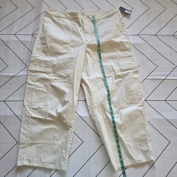 Women's High-Rise Utility Capri Pants - Universal Thread Cream, Size 17. - Picture 2 of 6